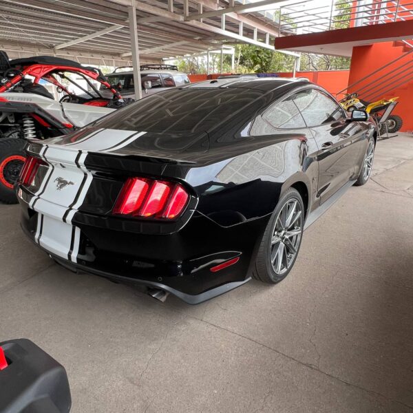 Ford Mustang EcoBoost 2017 - Imagen 3