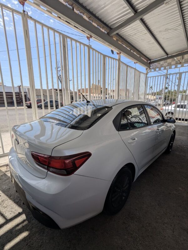 KIA RIO LX 2018 - Imagen 4