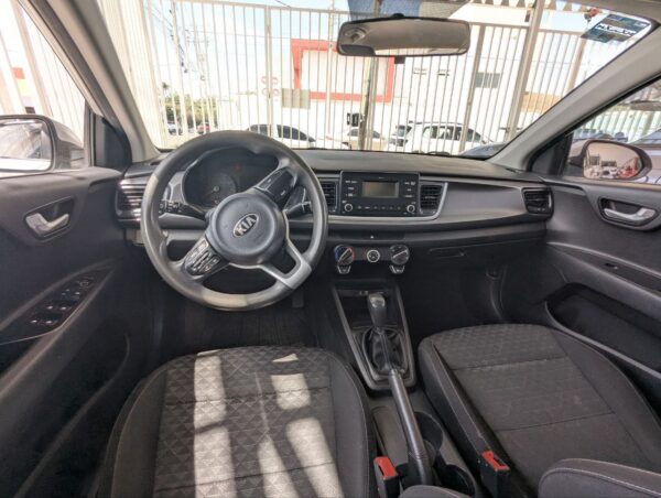 KIA RIO LX 2018 - Imagen 5