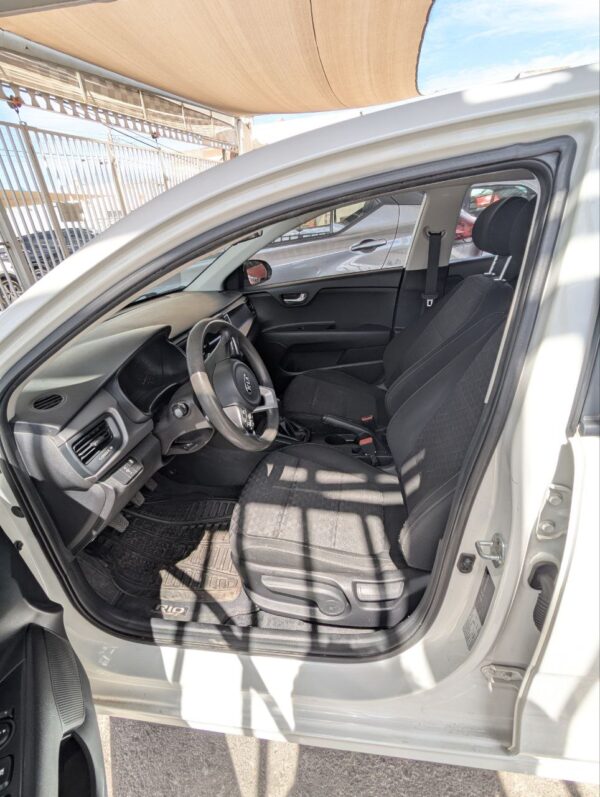 KIA RIO LX 2018 - Imagen 6
