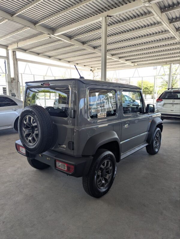 SUZUKI JIMNY GLX 2023 - Imagen 3
