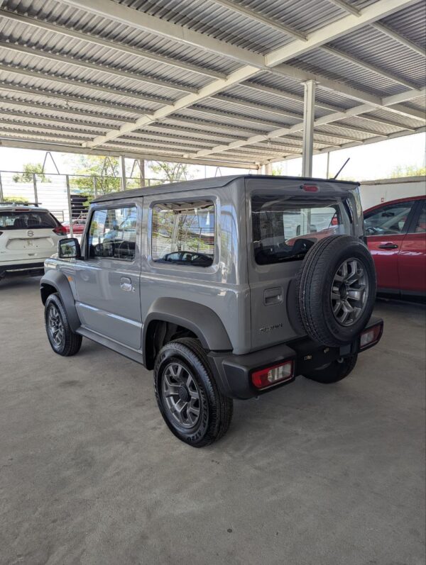 SUZUKI JIMNY GLX 2023 - Imagen 4