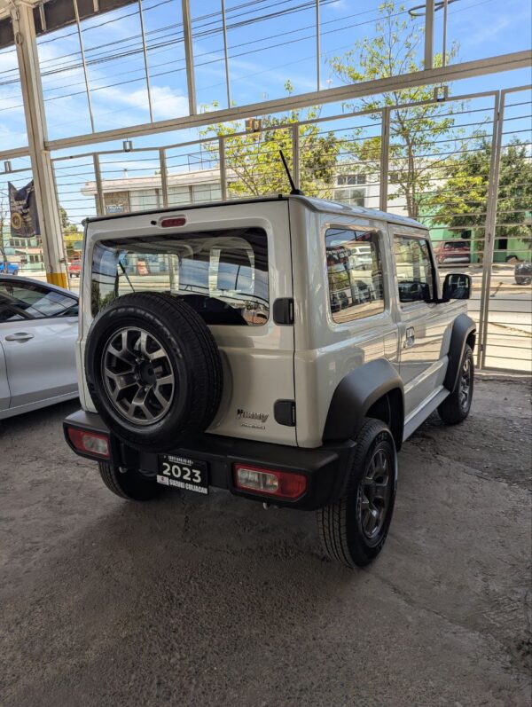 SUZUKI JIMNY GLX 2023 - Imagen 3