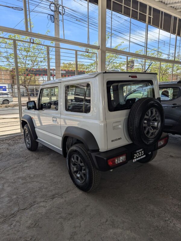 SUZUKI JIMNY GLX 2023 - Imagen 4