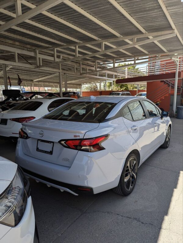 NISSAN VERSA SR 2024 - Imagen 3