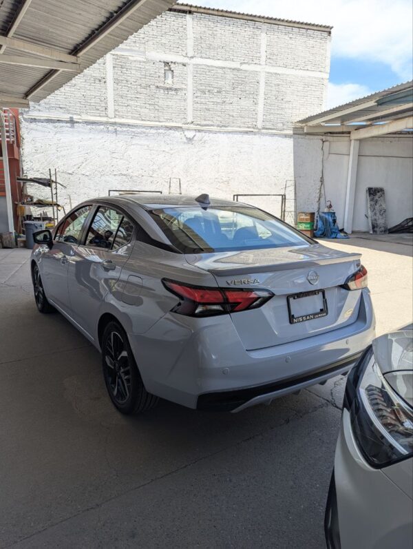 NISSAN VERSA SR 2024 - Imagen 4