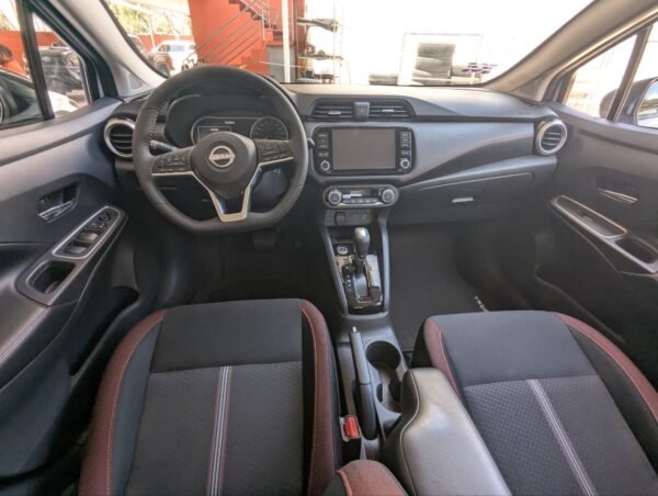 NISSAN VERSA SR 2024 - Imagen 5