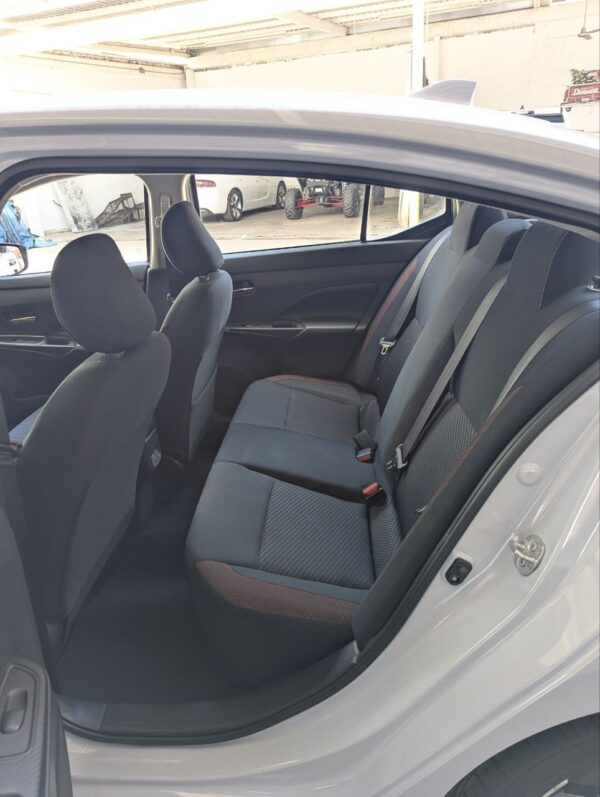 NISSAN VERSA SR 2024 - Imagen 7