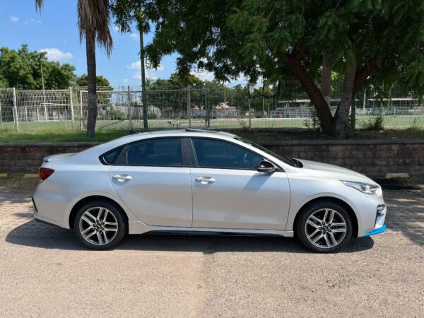 KIA FORTE GT LINE 2020 - Imagen 3