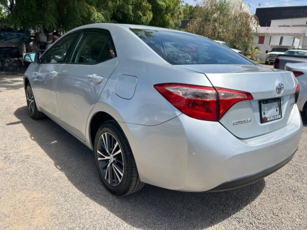 Toyota Corolla LE 2017 - Imagen 2