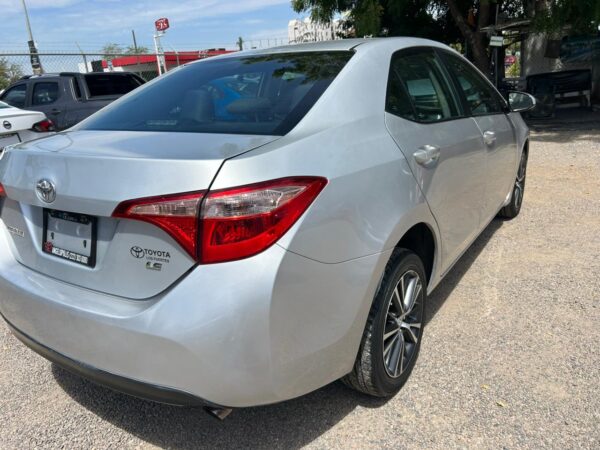 Toyota Corolla LE 2017 - Imagen 3