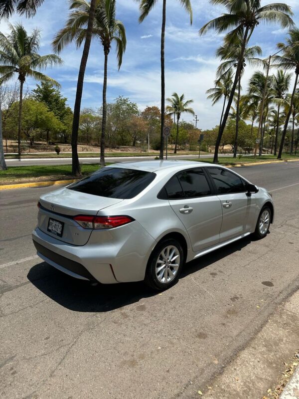 TOYOTA COROLLA LE 2021 - Imagen 4
