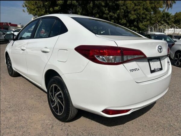 TOYOTA YARIS S 2021 - Imagen 3