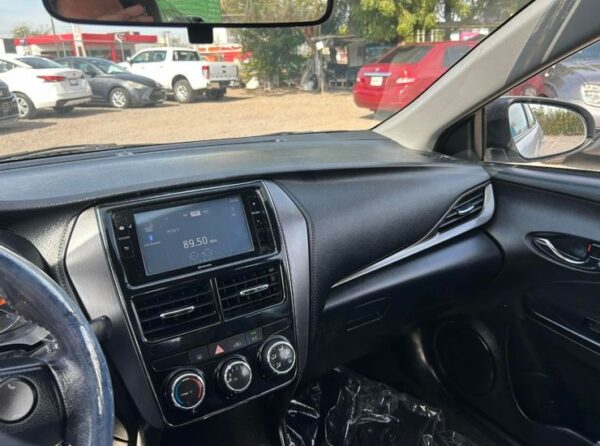 TOYOTA YARIS S 2021 - Imagen 6