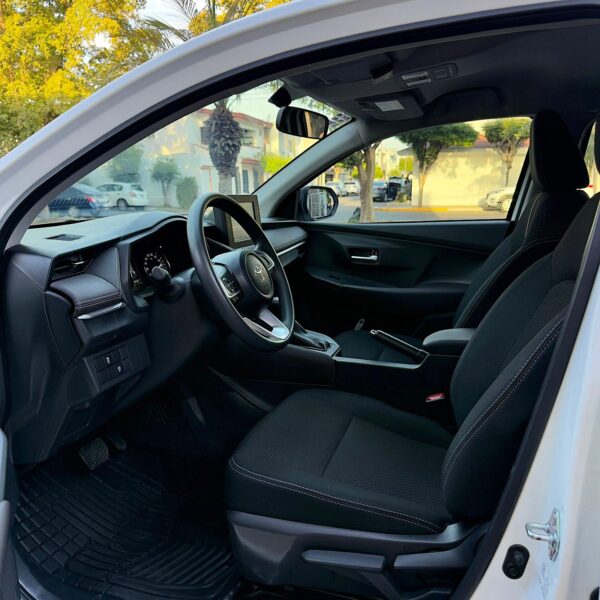 TOYOTA YARIS S 2024 - Imagen 5