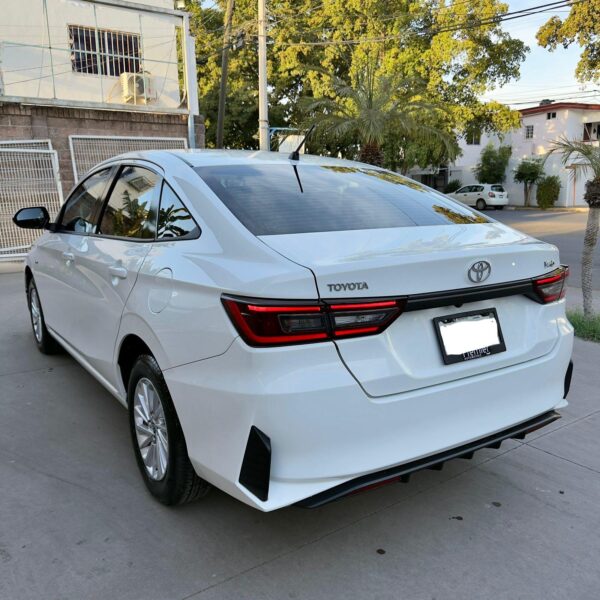 TOYOTA YARIS S 2024 - Imagen 3