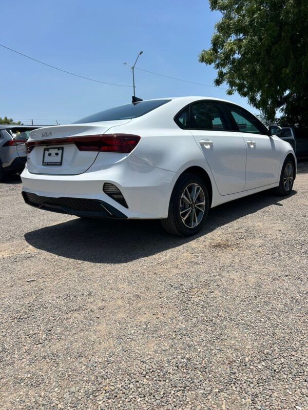 KIA FORTE LX 2022 - Imagen 4