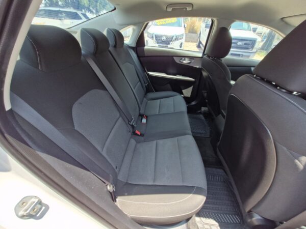 KIA FORTE LX 2022 - Imagen 8