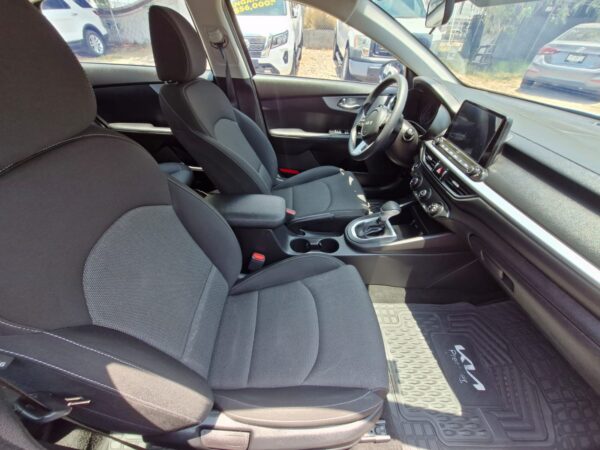 KIA FORTE LX 2022 - Imagen 7