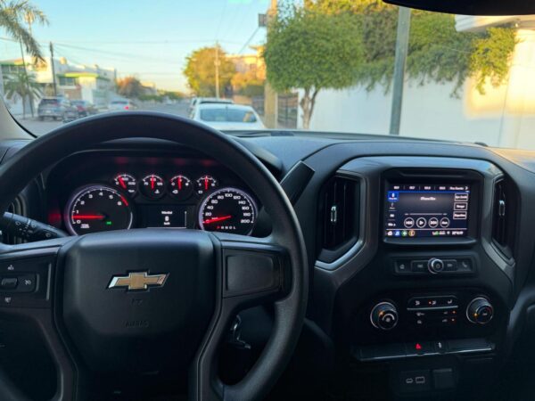 CHEVROLET SILVERADO 2500 4X4 2021 - Imagen 5