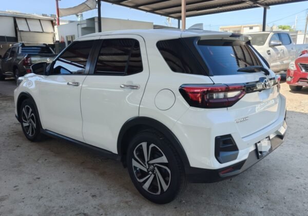 TOYOTA RAIZE XLE 2023 - Imagen 4
