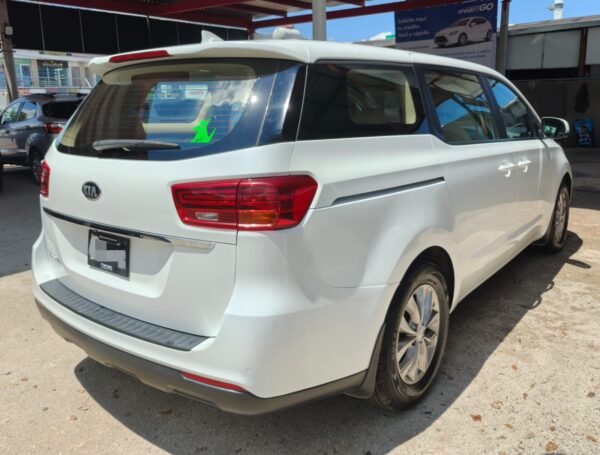KIA SEDONA LX 2019 - Imagen 3
