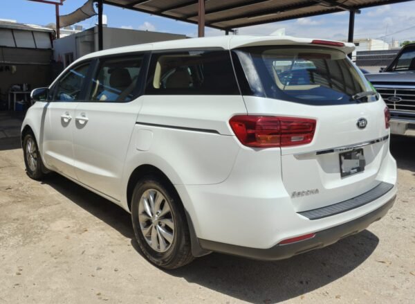 KIA SEDONA LX 2019 - Imagen 4