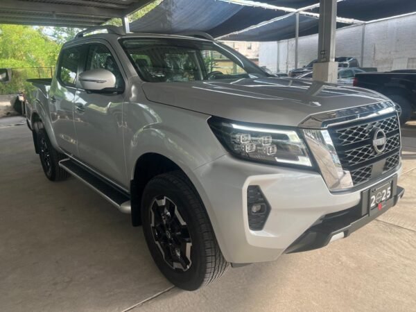NISSAN FRONTIER PLATINUM DIESEL 4X4 2025 - Imagen 2