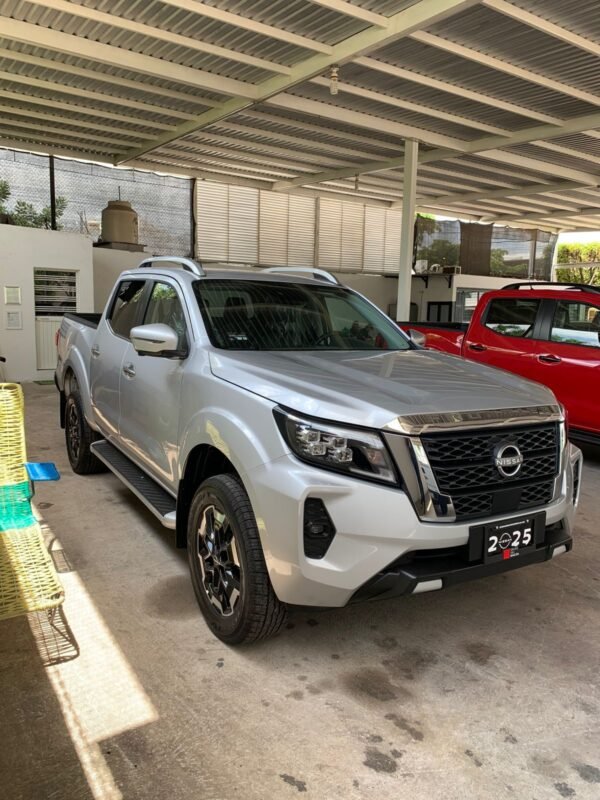 NISSAN FRONTIER PLATINUM DIESEL 4X4 2024 - Imagen 2