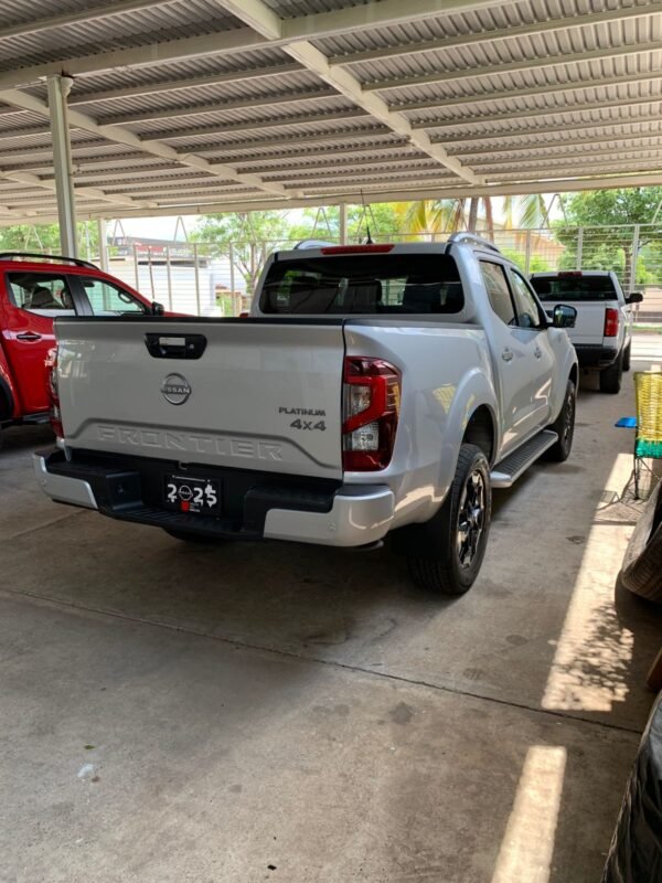 NISSAN FRONTIER PLATINUM DIESEL 4X4 2024 - Imagen 3
