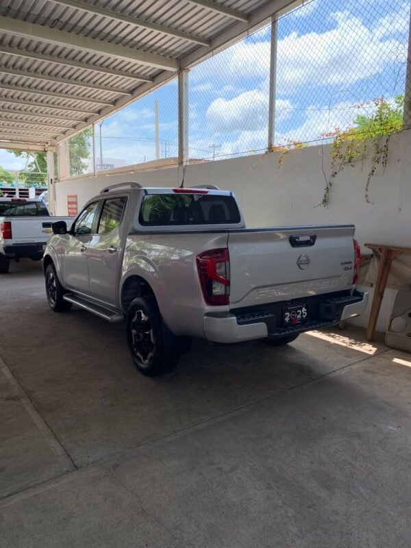 NISSAN FRONTIER PLATINUM DIESEL 4X4 2024 - Imagen 4