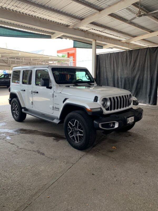JEEP WRANGLER SAHARA 4X4 2024 - Imagen 2