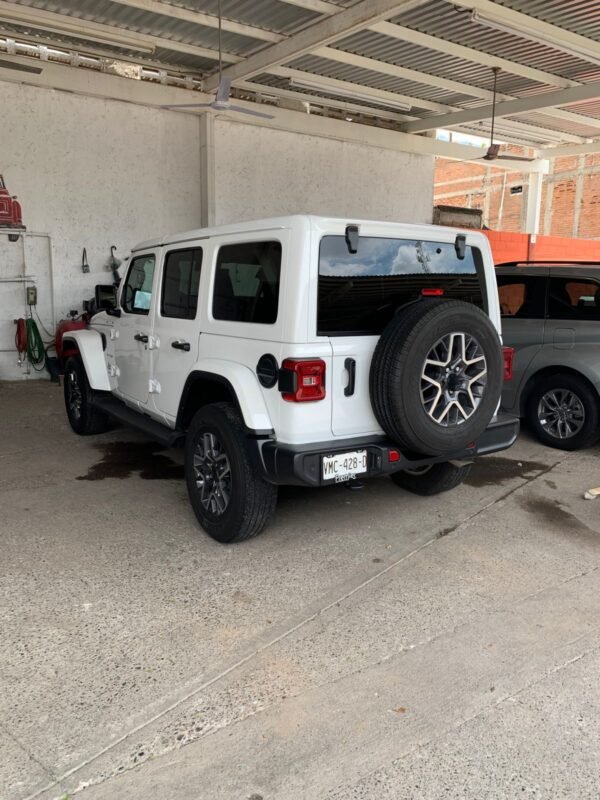 JEEP WRANGLER SAHARA 4X4 2024 - Imagen 4