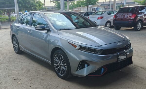 KIA FORTE GT LINE 2022 - Imagen 2