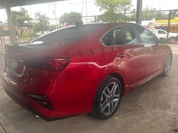 KIA FORTE GT LINE 2021 - Imagen 3
