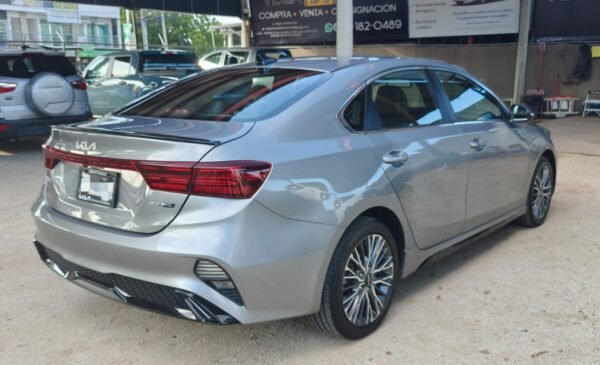 KIA FORTE GT LINE 2022 - Imagen 3