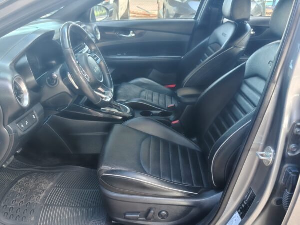 KIA FORTE GT LINE 2022 - Imagen 5