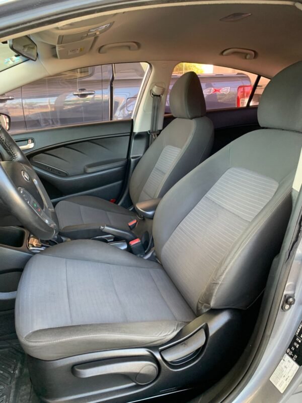 KIA FORTE LX 2018 - Imagen 9